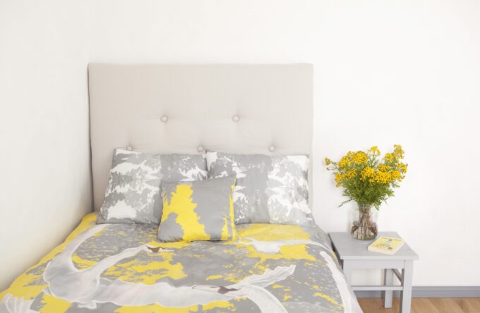 Voodipesukomplekt Luiged kollases; Bedding set Swans in yellow; Bettgarnitur Schwäne in gelb