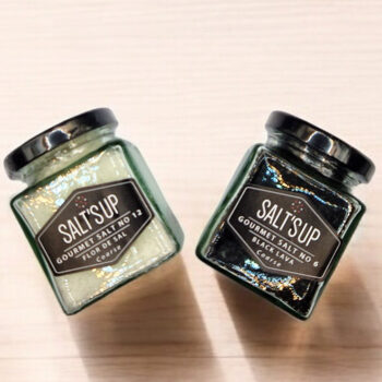 Kinkekomplekt musta ja valge soolaga